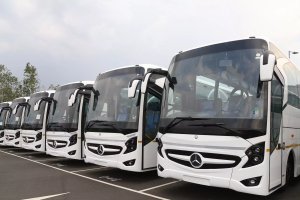 33-seater minibus on rent